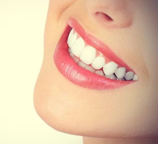 How to Whiten Teeth at Home