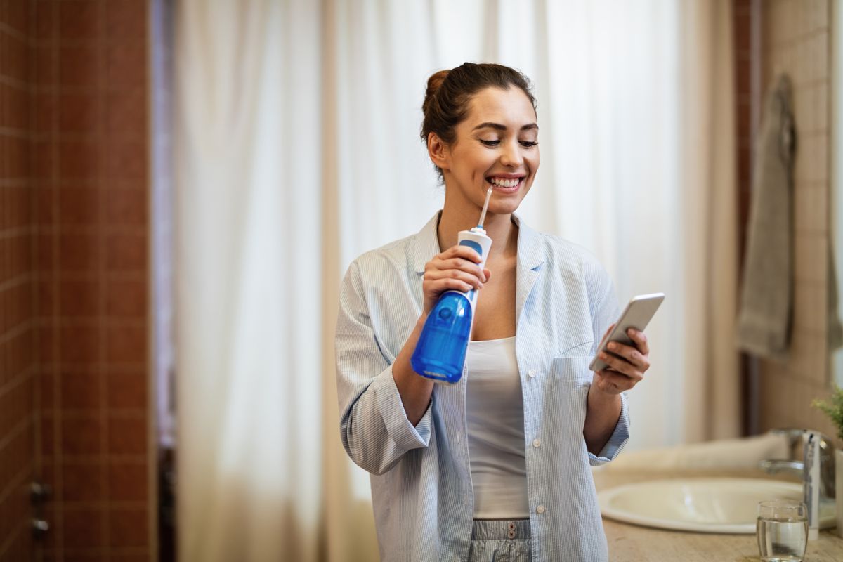 Discover the Benefits of Waterpik Flossing vs Traditional Flossing